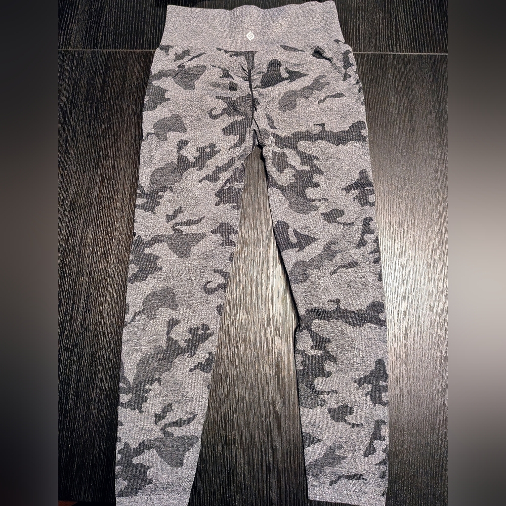 FashionNova Workout Set - Picture 3 of 4